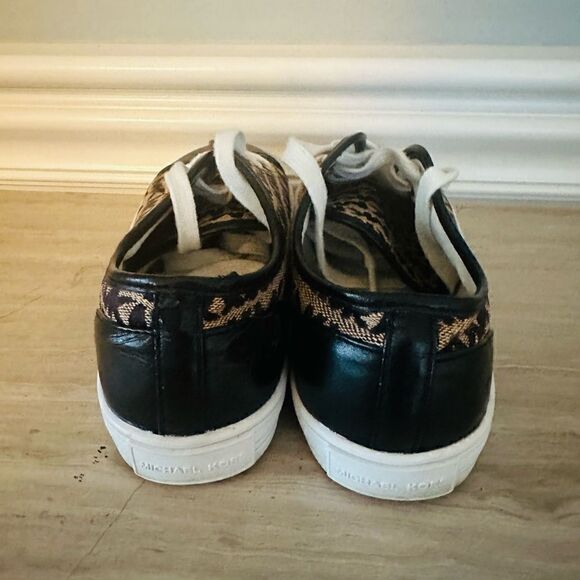 Michael Kors signature low top sneakers. - Picture 5 of 6